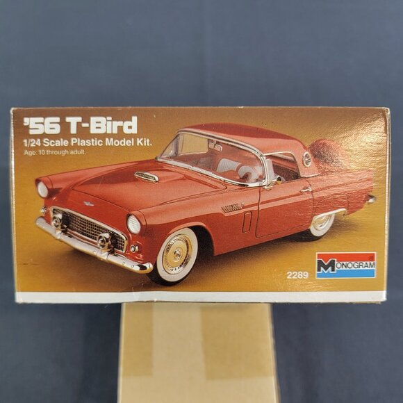 Monogram '56 T-Bird 1:24 Scale Ford Thunderbird Model Kit 2289 Vintage 1982 NEW - Picture 2 of 9